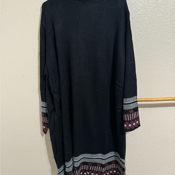 Black and Burgundy Patterned Cardigan - Picture 4 of 6